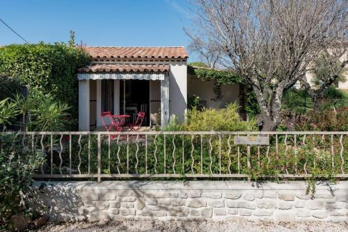 Maison 2/4pers : jardin piscine. LES AMANDIERS