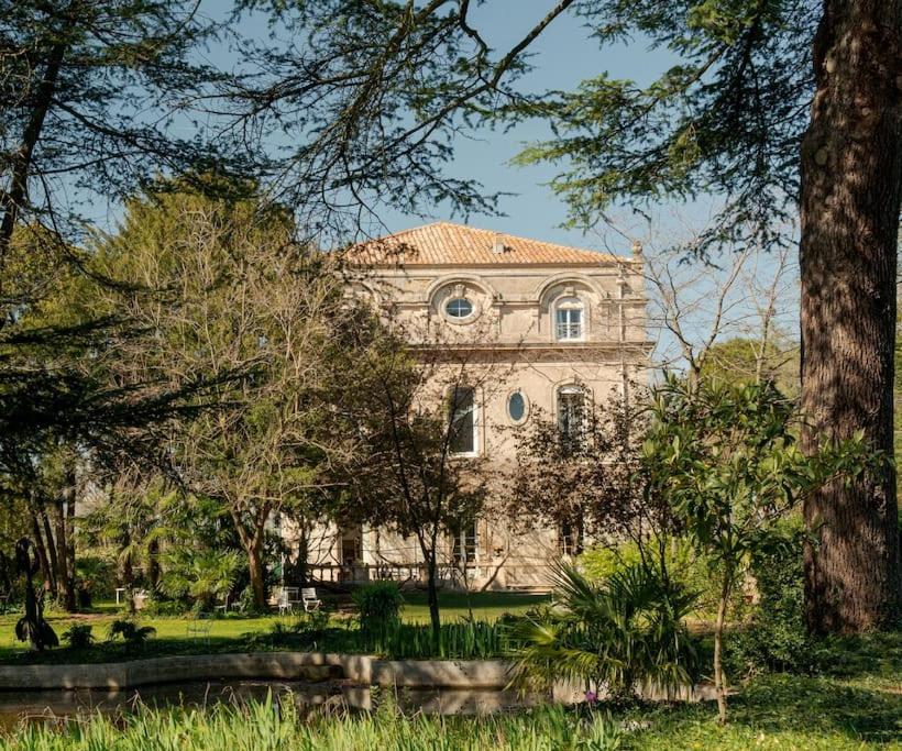 Maison de vacances Maison 22 personnes de 600 m² avec piscine & parc Domaine de Villary 30900 Nîmes