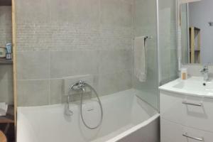 Maison 4 chambres, parkings gratuits, proche centre et gare TGV