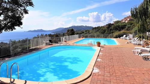Maison 4 pièces, vue panoramique, piscine, climatisation, près de Palombaggia