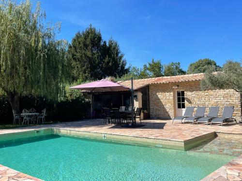 Maison à 15 min du centre d'Aix en Provence , belle terrasse, piscine et parking privé gratuit