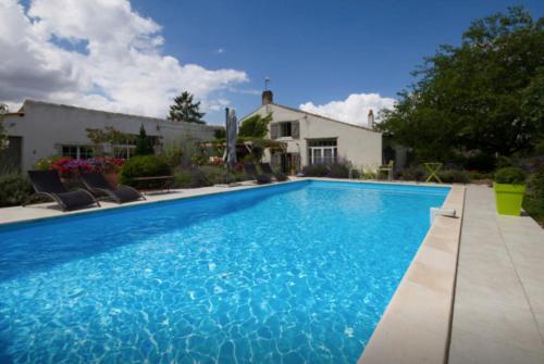 Maison adorable, avec piscine, 15 mn La Rochelle