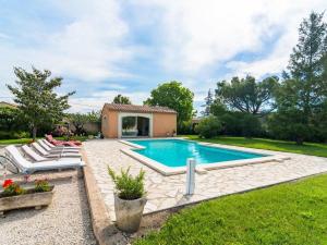 Maison de vacances Maison Althen-des-Paluds, 6 pièces, 8 personnes - FR-1-708-4 121 route de la foret 84210 Althen-des-Paluds Provence-Alpes-Côte d\'Azur