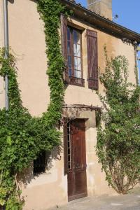Maison atypique dans cité médiévale