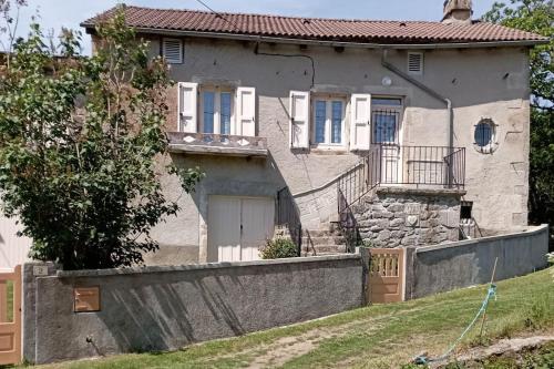 Maison atypique du Cantal proche Lot et Corrèze