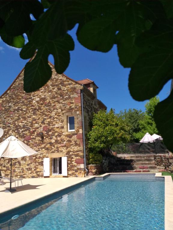 Maison atypique du Cantal proche Lot et Corrèze