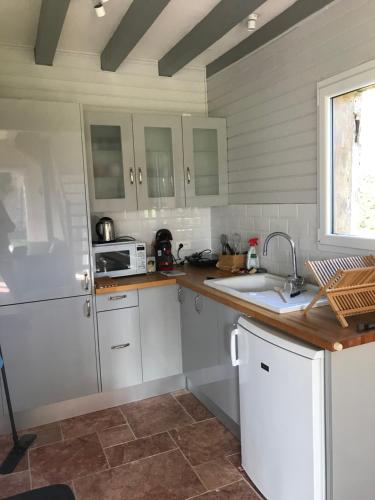 Maison au bord de riviere , proche de la mer- spa semi rigide plein air en option
