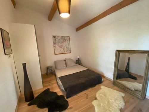 Maison au cœur d’un hameau en campagne