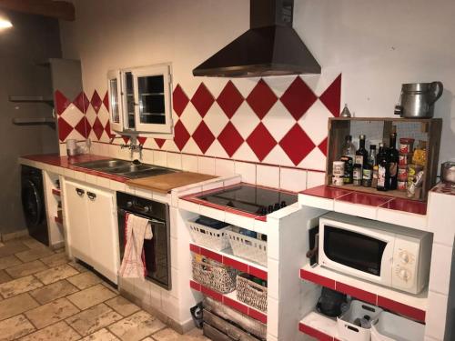Maison au cœur d’un hameau en campagne