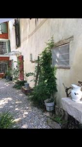 Maison au cœur d’un hameau en campagne