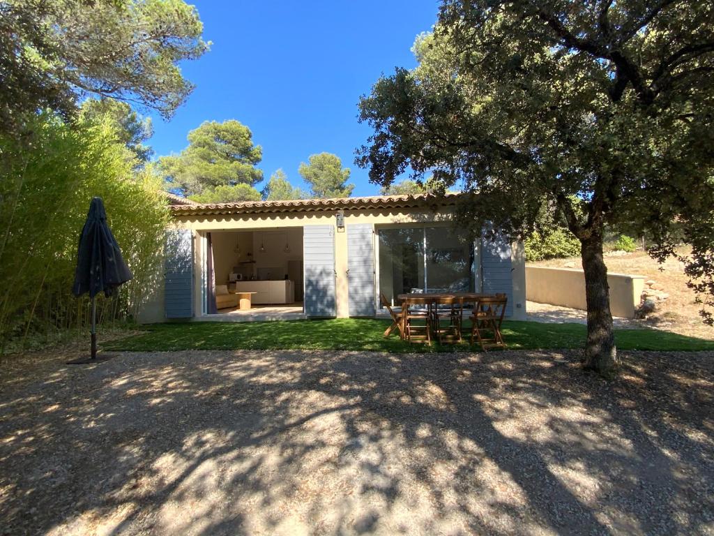 Maison au calme au pied du luberon 8 bis Rue Marius Szanyiel, 84240 La Bastide-des-Jourdans