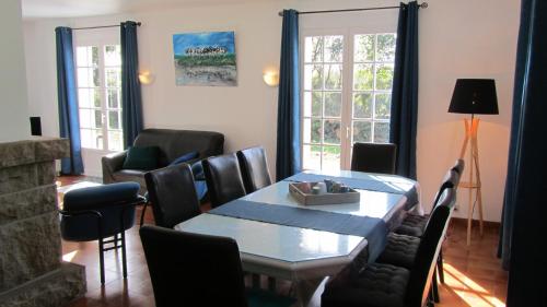 Maison au calme grand jardin privé aire de jeux Lac de Guerledan