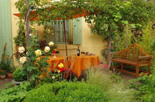 Maison Au Jardin