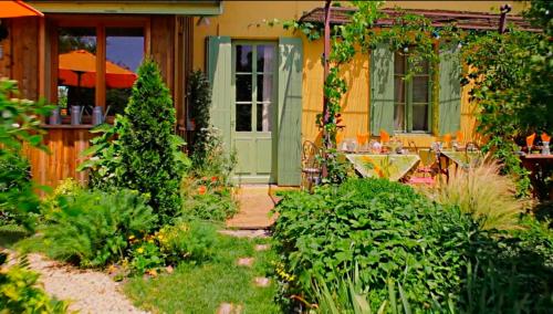 Maison Au Jardin