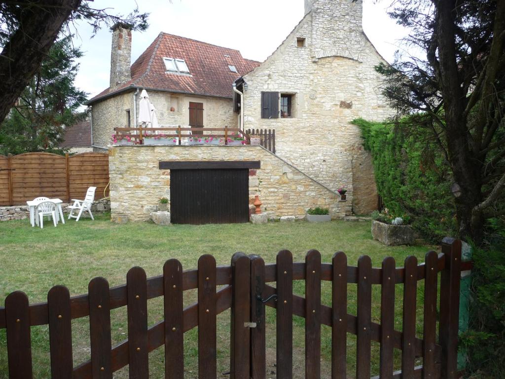 Maison authentique PERIGORD-QUERCY D25, 46340 Lavercantière