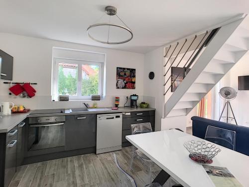 * Maison aux portes de Troyes en Champagne *