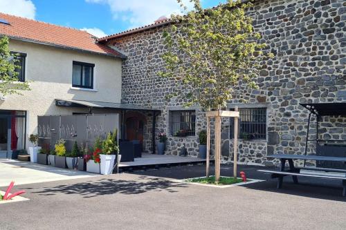 Maison de vacances Maison avec deux logements individuels Sansac 43510 Saint-Jean-Lachalm Auvergne