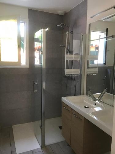 MAISON AVEC JACUZZI INTERIEUR ESPRIT BORD DE MER