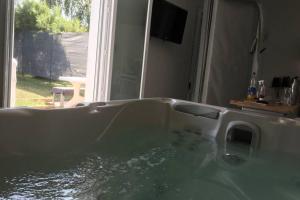 MAISON AVEC JACUZZI INTERIEUR ESPRIT BORD DE MER