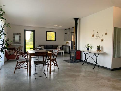 Maison avec jardin à la campagne