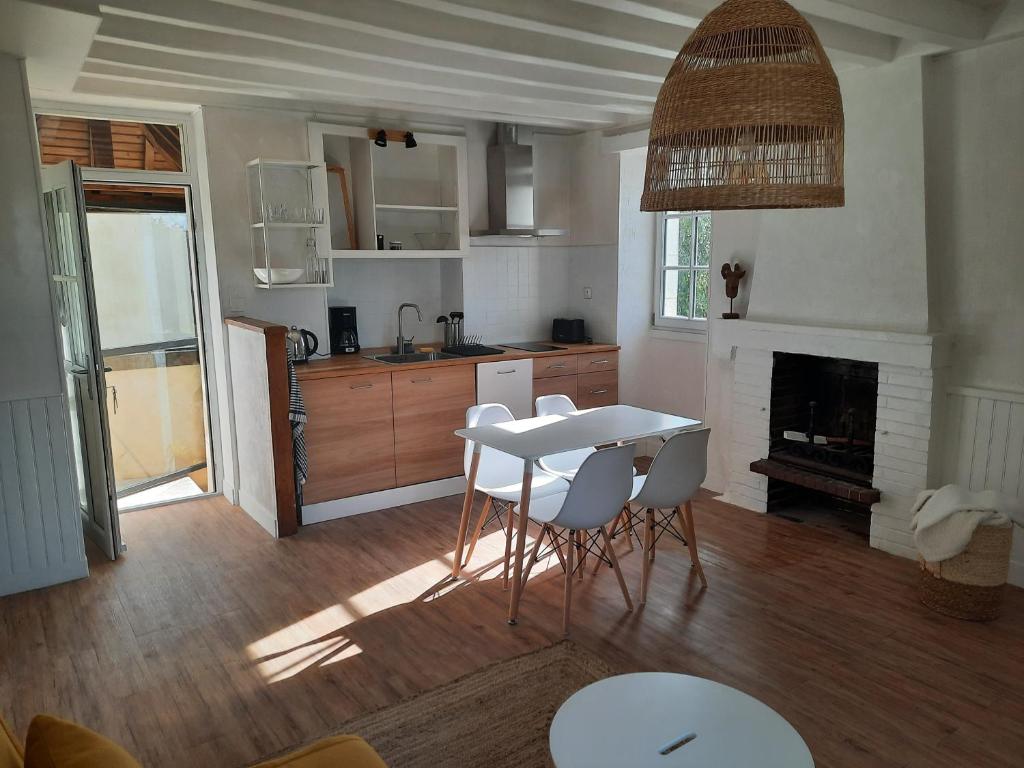 Maison avec jardin dans petit bourg typiquement Percheron - Le Colombier 12 Rue de l'Église, 61110 Boissy-Maugis