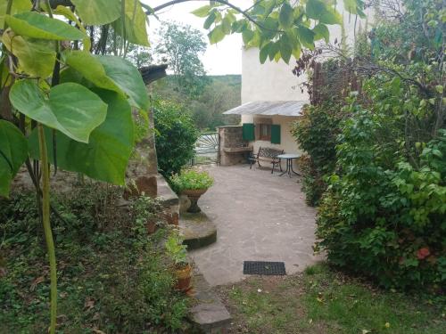 MAISON AVEC JARDIN ENTRE CORDES/CIEL ET MONESTIES