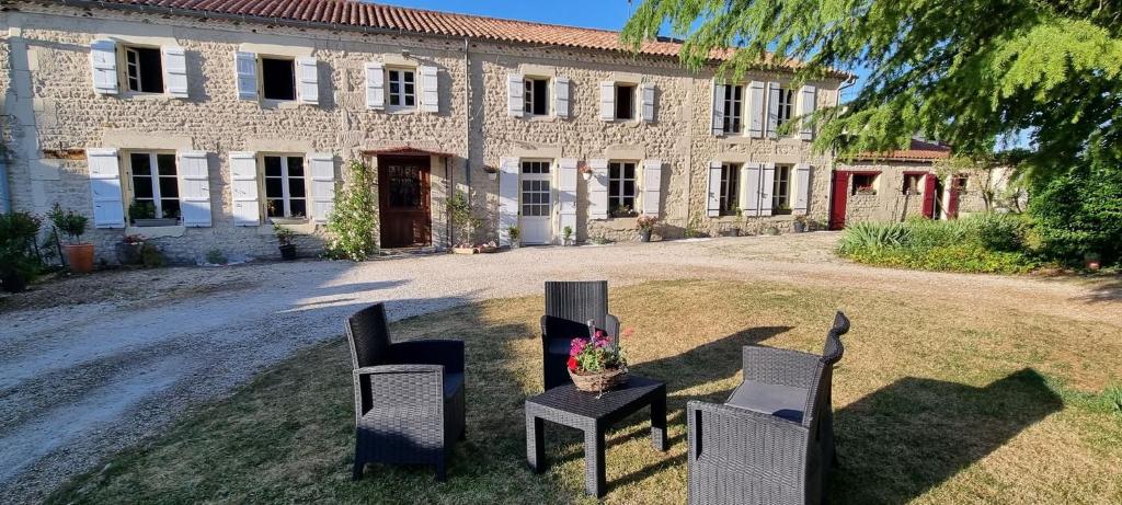 MAISON AVEC JARDIN ENTRE CORDES/CIEL ET MONESTIES