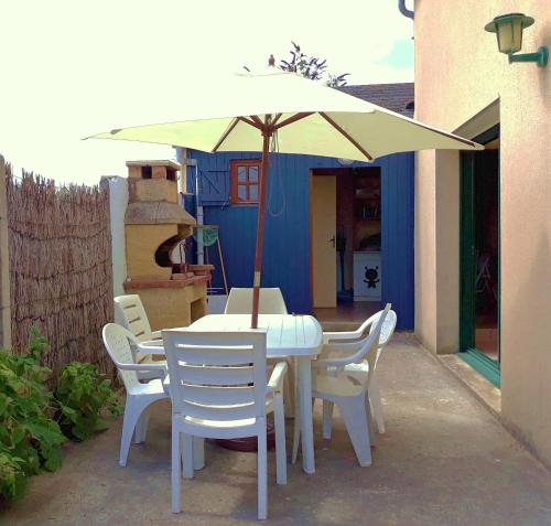 Maison avec jardin et plage de sable fin accessible à pied à 300m