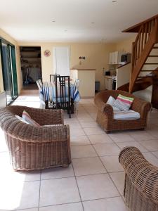 Maison avec jardin et plage de sable fin accessible à pied à 300m