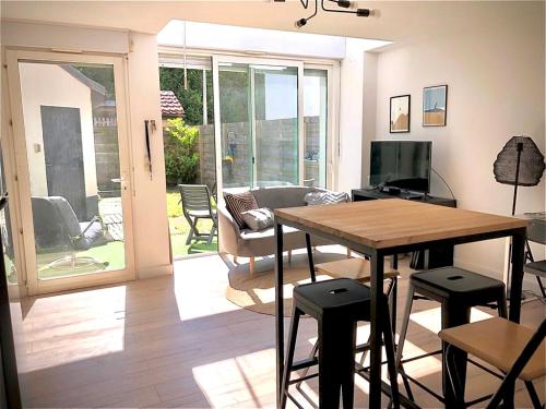 * Maison avec jardin plein sud, à 50 m de la Mer *