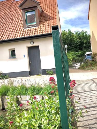 * Maison avec jardin plein sud, à 50 m de la Mer *