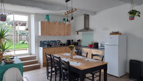 Maison avec jardin, près plages du débarquement, table ping pong, à 800 m d' Omaha beach adaptée jeunes enfants