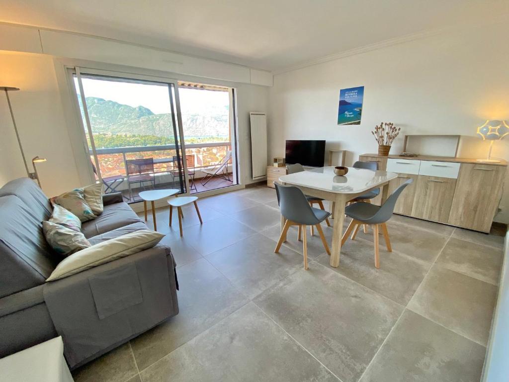 Maison avec magnifique vue et piscine privative
