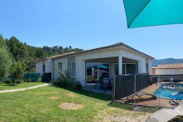 Maison de vacances Maison avec piscine à l'orée de la forêt Le Prat 07600 Vals-les-Bains