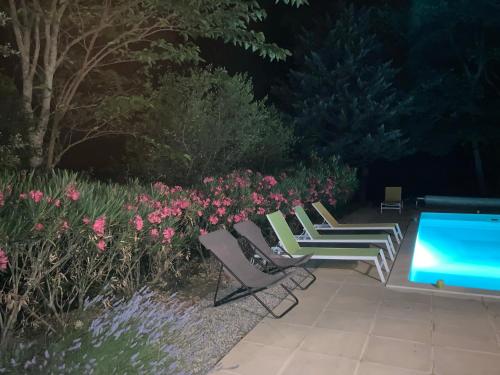Maison avec piscine chauffée entre mer et montagne