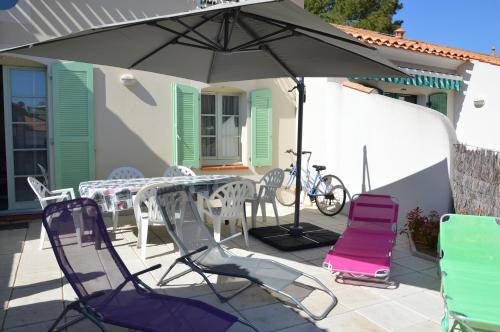 Maison avec piscine collective, VM150