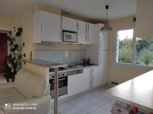 Maison avec piscine d'été dans un quartier calme 2 adultes 3 enfants