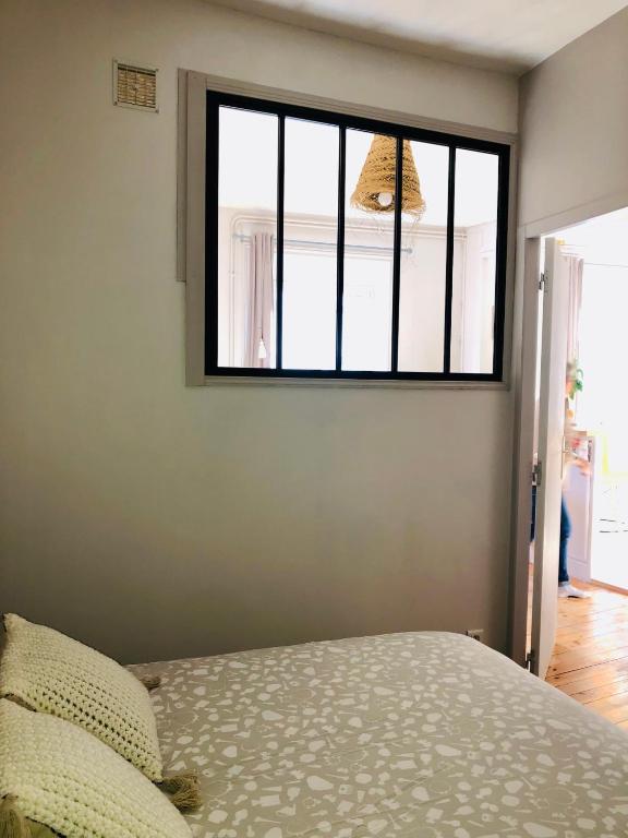 Maison avec piscine d'été dans un quartier calme 2 adultes 3 enfants