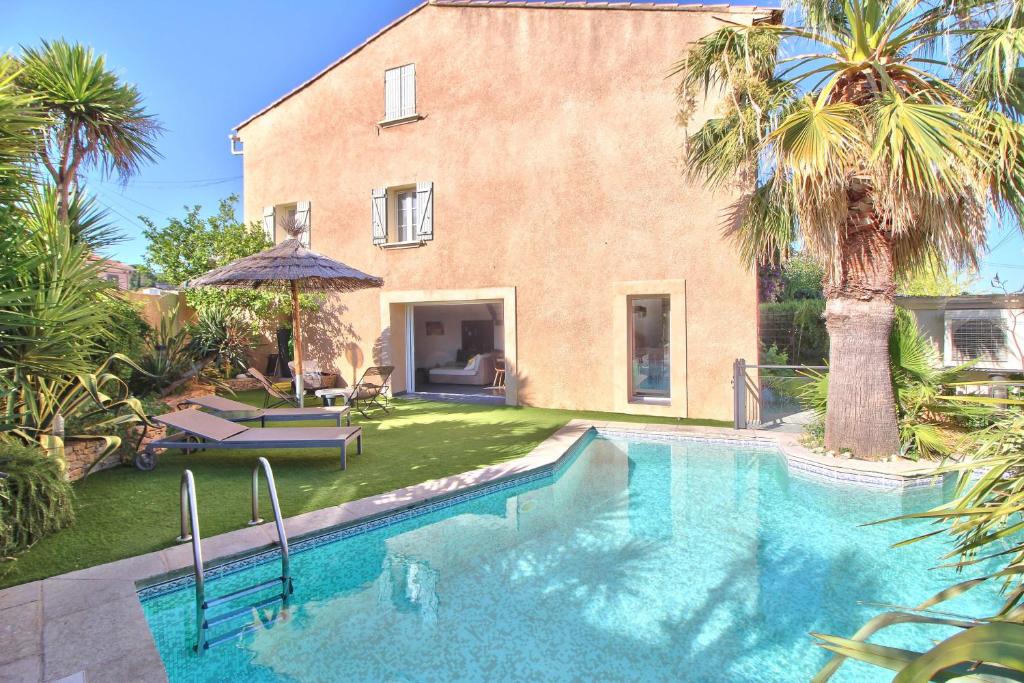 Maison de vacances Maison avec piscine et jardin- 4 chambres 8 pers 225 Avenue Adjudant Hourcade 83390 Cuers