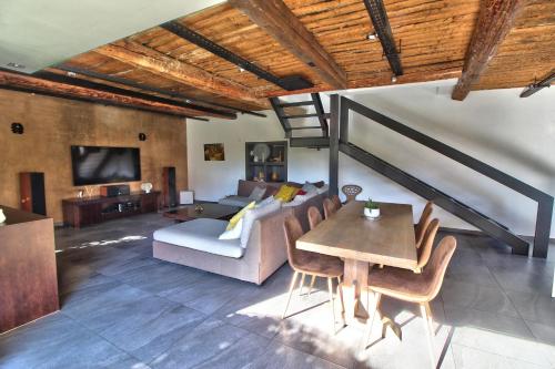 Maison avec piscine et jardin- 4 chambres 8 pers