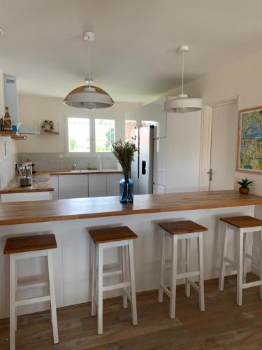 Maison avec sa grande terrasse ensoleillée