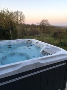 Maison de vacances Maison avec spa à la campagne 14 Rue des Templiers 72170 Moitron-sur-Sarthe Pays de la Loire