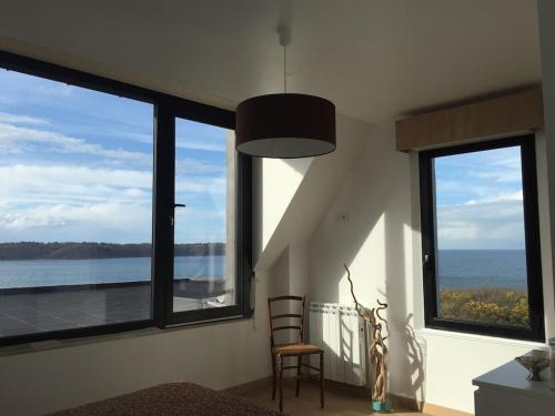 Maison avec spectaculaire vue mer à 180°, accès plage à pied en 5 mn