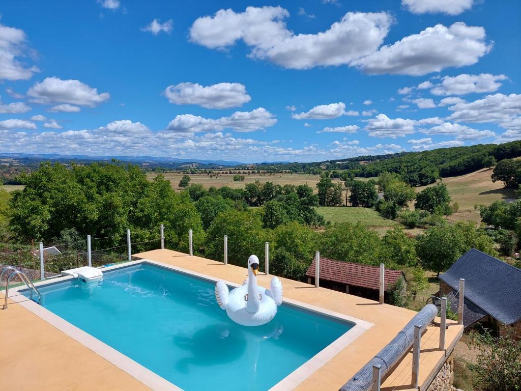 Maison de vacances Maison avec vue exceptionnelle et piscine privative Rue de l'Église 12320 Saint-Félix-de-Lunel