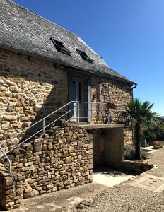 Maison de vacances Maison avec vue exceptionnelle et piscine privative Rue de l'Église 12320 Saint-Félix-de-Lunel Midi-Pyrénées