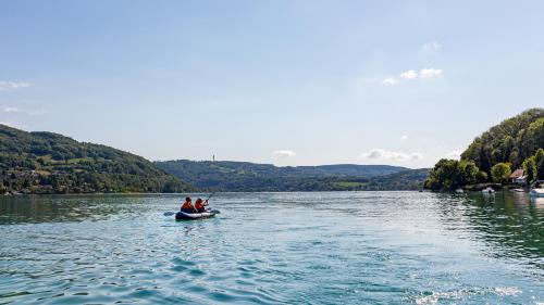 Maison avec vue sur le lac de Paladru, plage 200m.