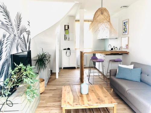 Maison BB Burgonce Bohème centre avec extérieur WIFI gratuit et NETFLIX