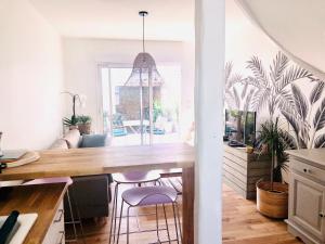 Maison BB Burgonce Bohème centre avec extérieur WIFI gratuit et NETFLIX