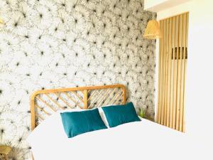 Maison BB Burgonce Bohème centre avec extérieur WIFI gratuit et NETFLIX