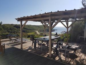Maison blanche avec vue panoramique sur l'océan